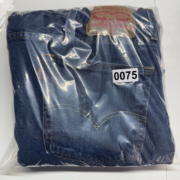 Levis Jeans Mens 40x30 Blue 541 Straight Leg Medium Wash - Picture 13 of 13